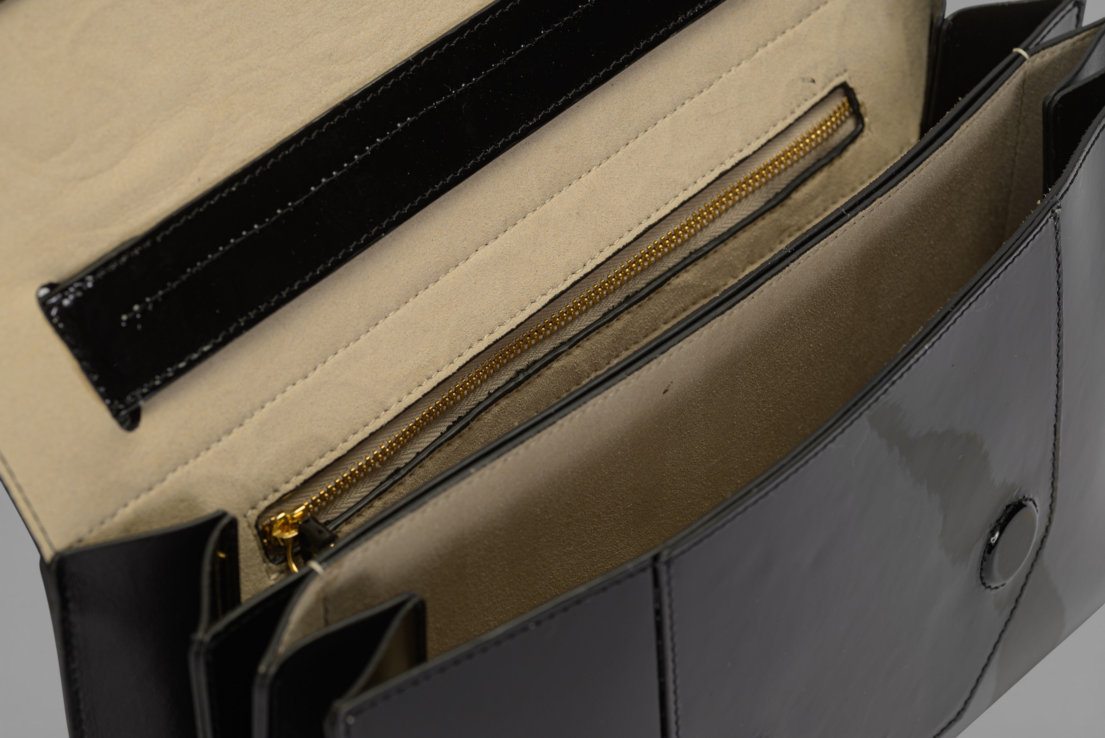 Borsa a mano DALIA in vernice nero