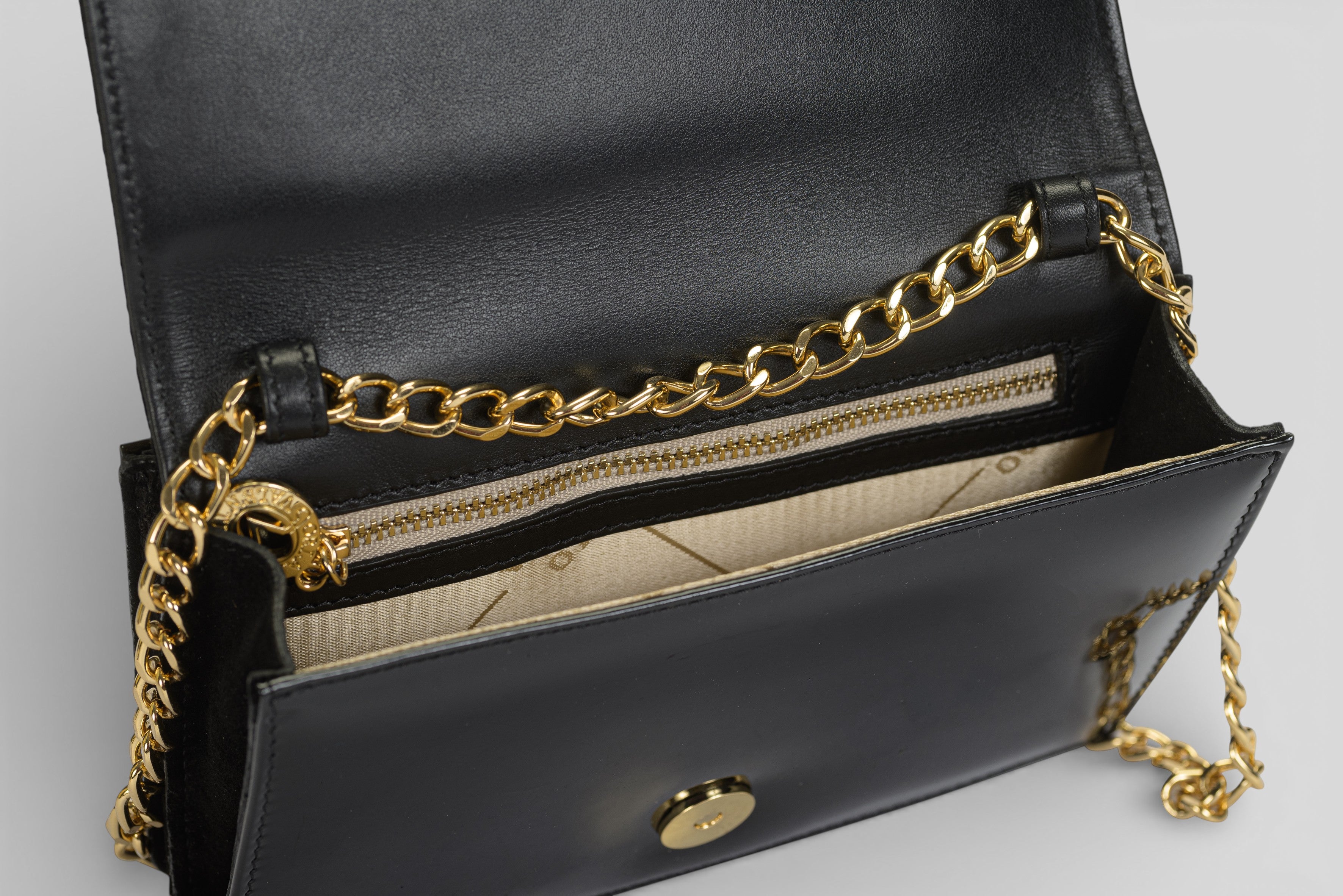 Pochette SHINY in vernice nero